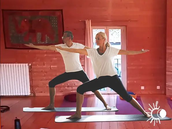 Elèves en position yoga à Revel à l'occasion d'un cours avec Olivia